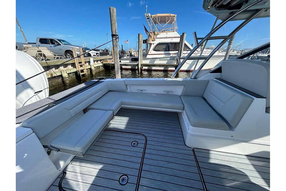 Used 2019 Everglades 340DC