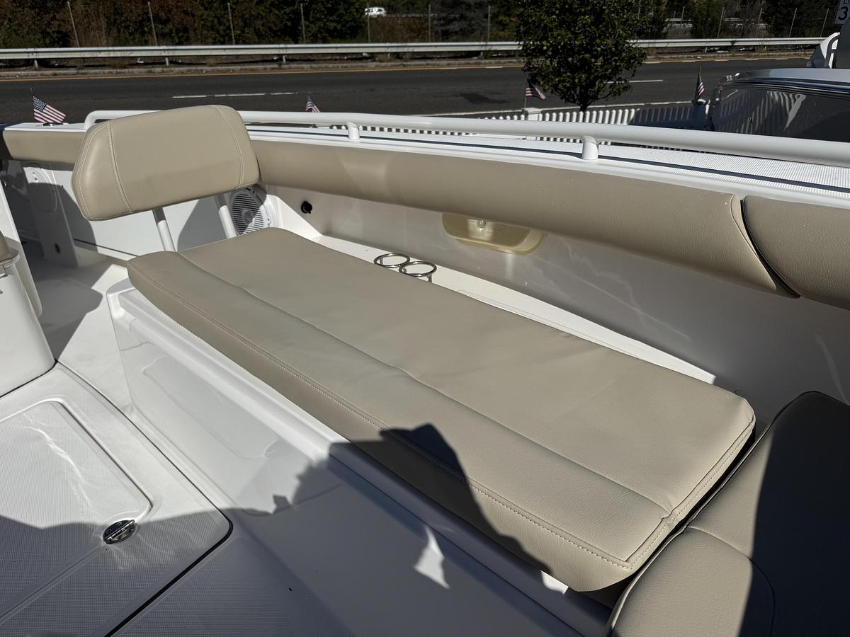 Used 2019 Everglades 273 Center Console