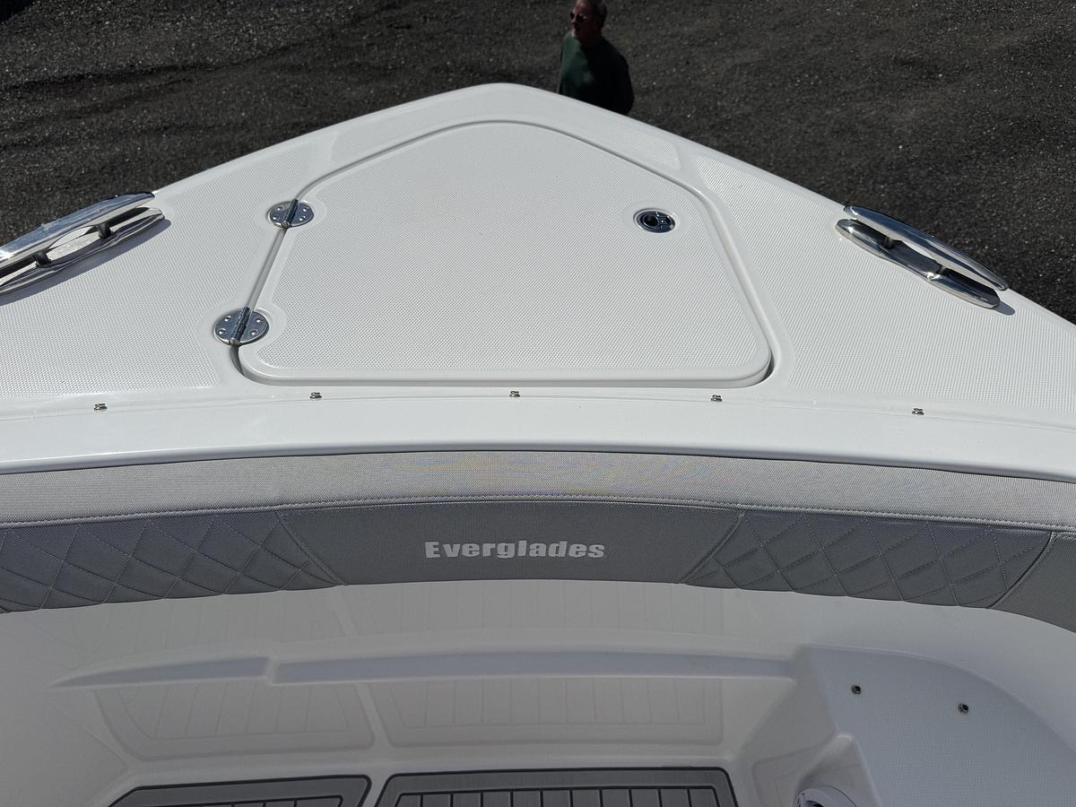 2026 Everglades 367CX