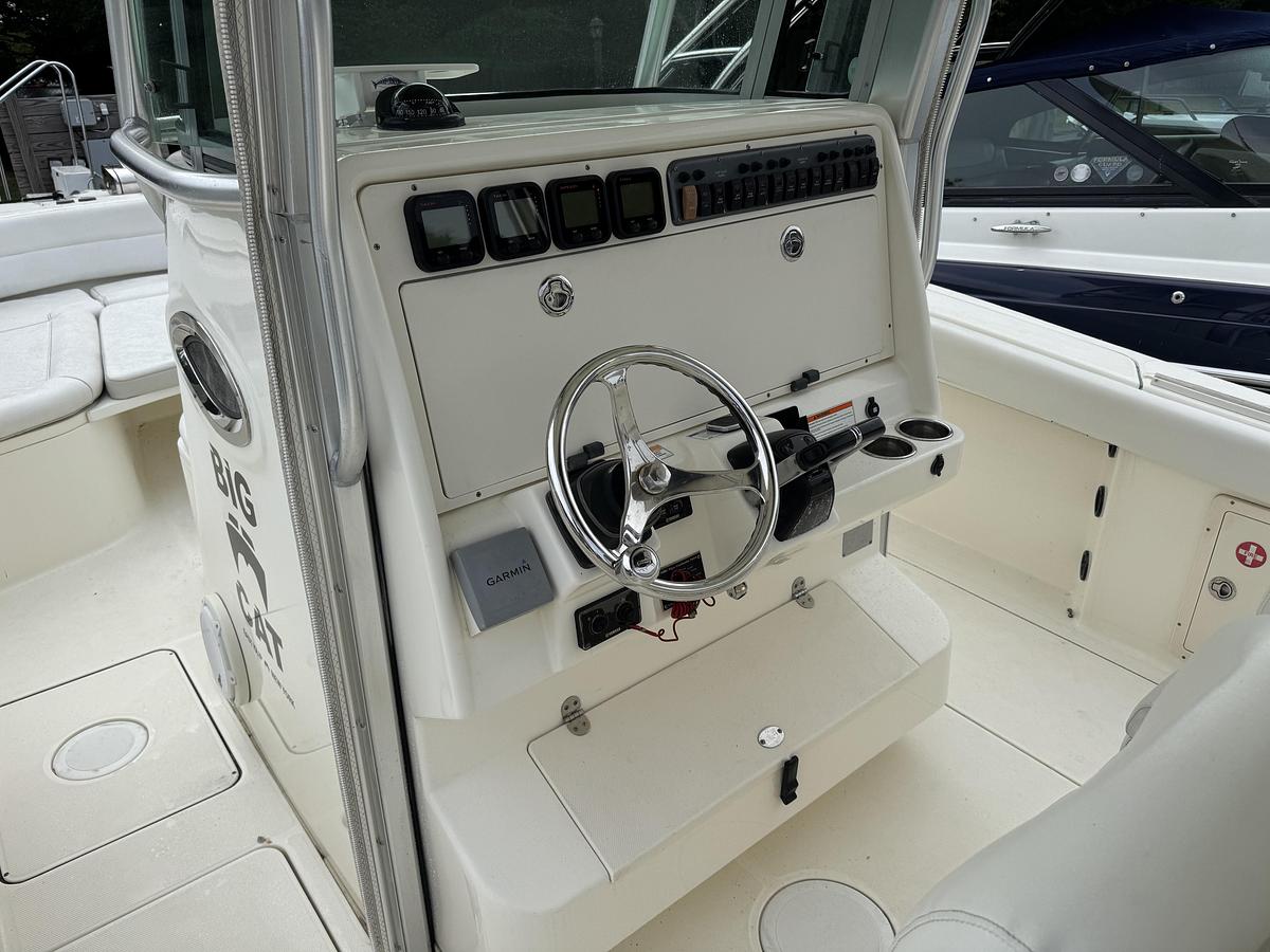 Used 2012 World Cat 320 CC