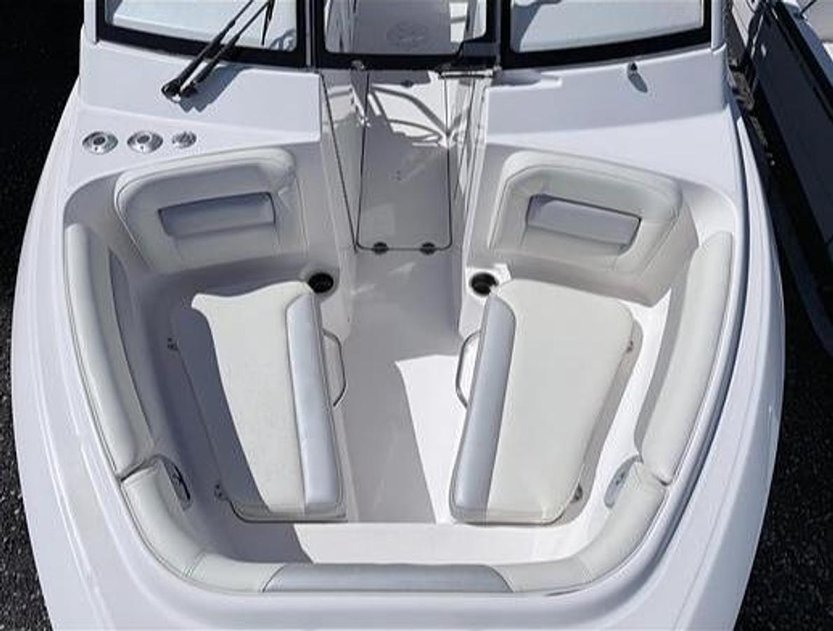 Used 2014 Everglades 230DC