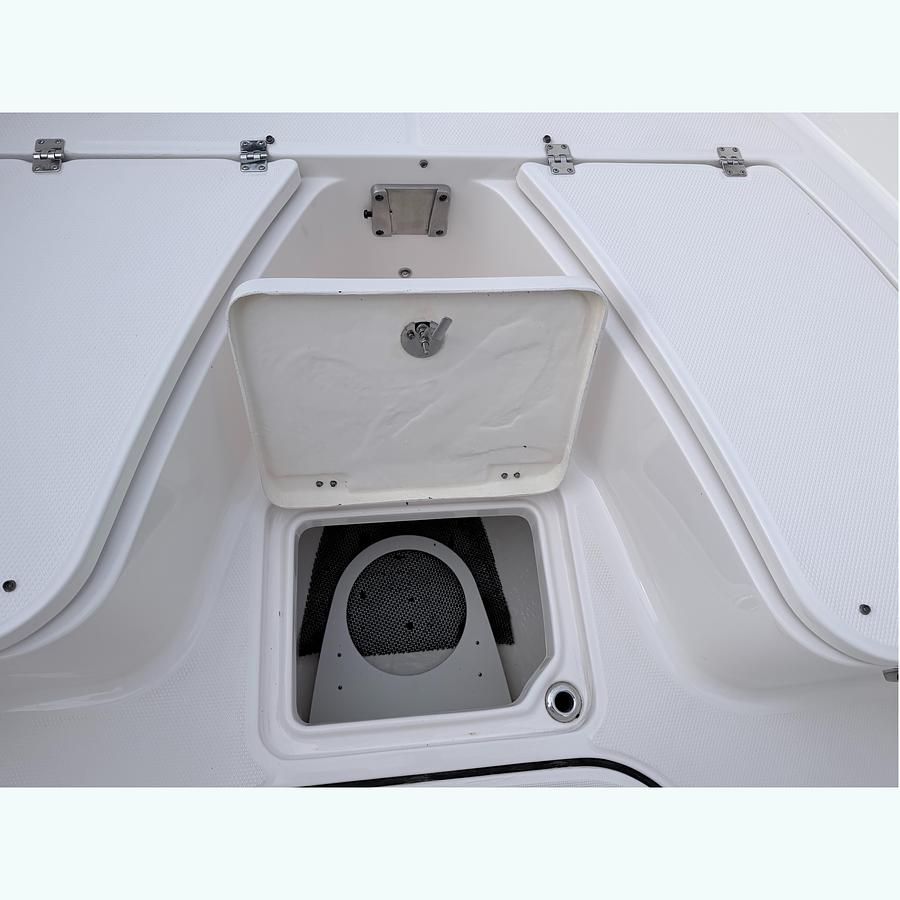 Used 2022 Robalo R222 Explorer