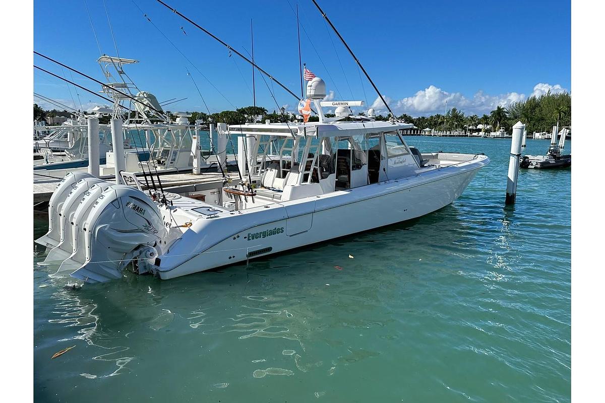 Used 2023 Everglades 455