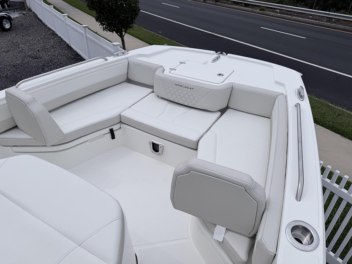 2027 World Cat 235HB
