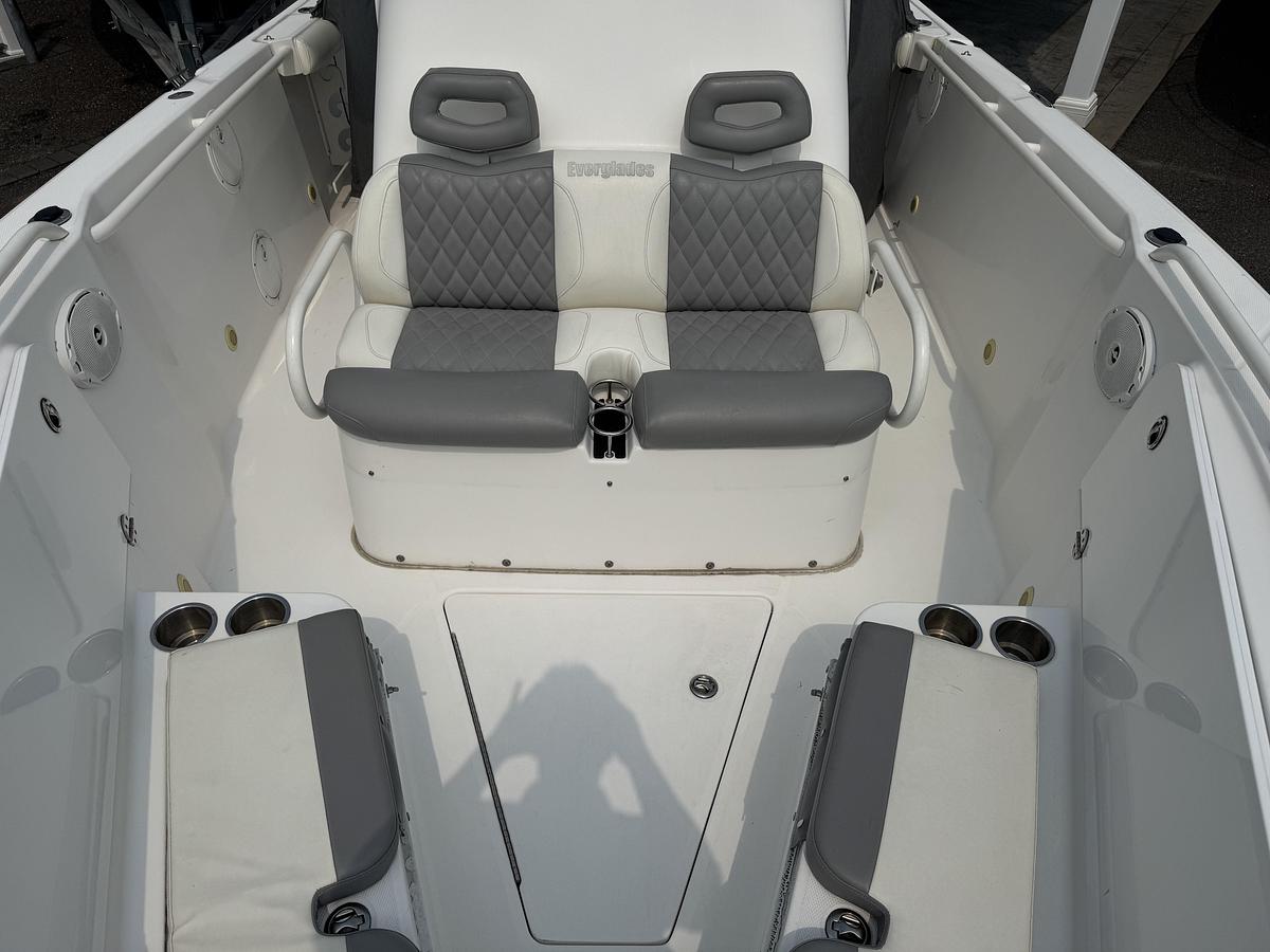 Used 2007 Everglades 260CC