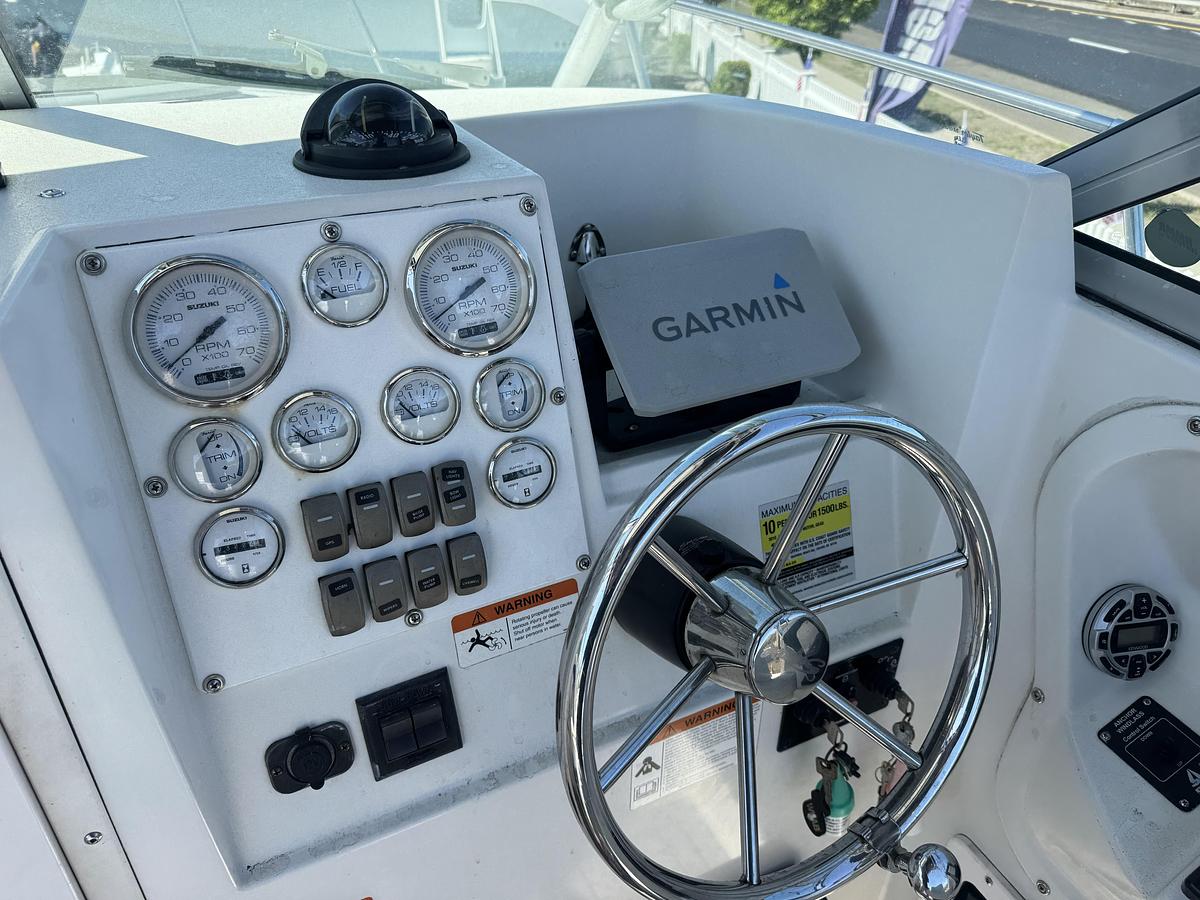 Used 2004 Seaswirl Striper 2601