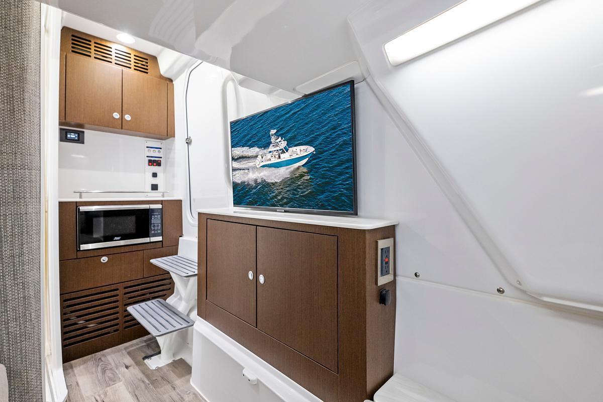 2025 Everglades 375 Center Console