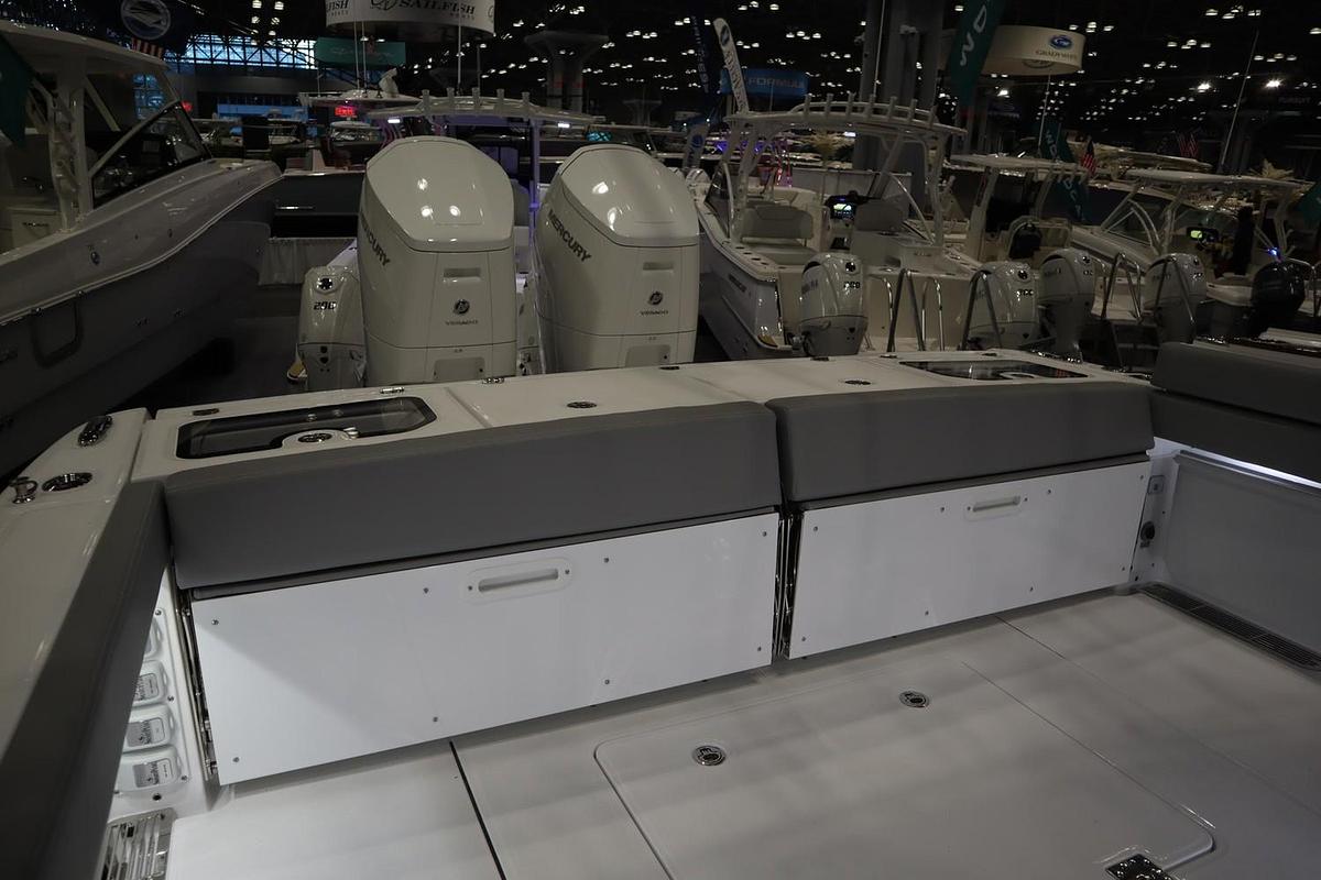 2025 Everglades 395 Center Console