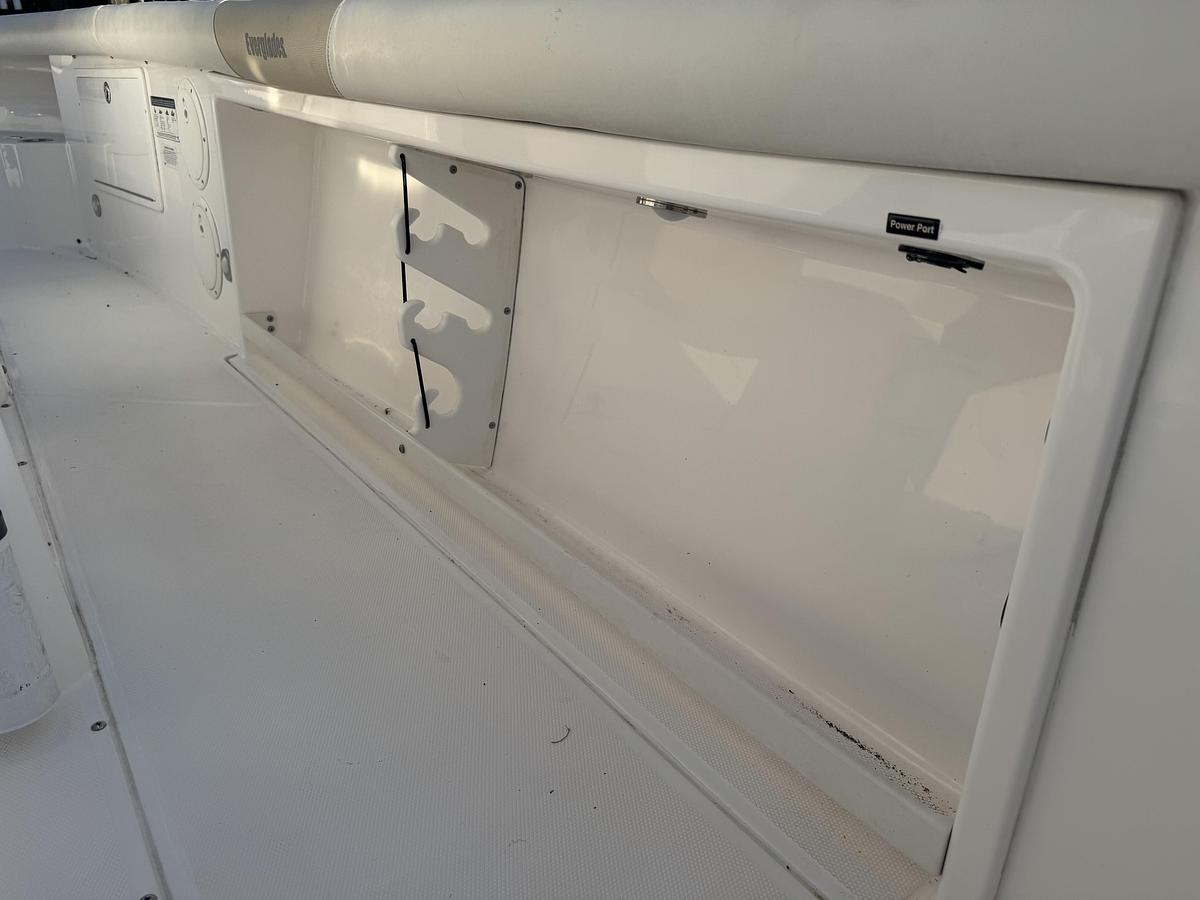 Used 2016 Everglades 255cc