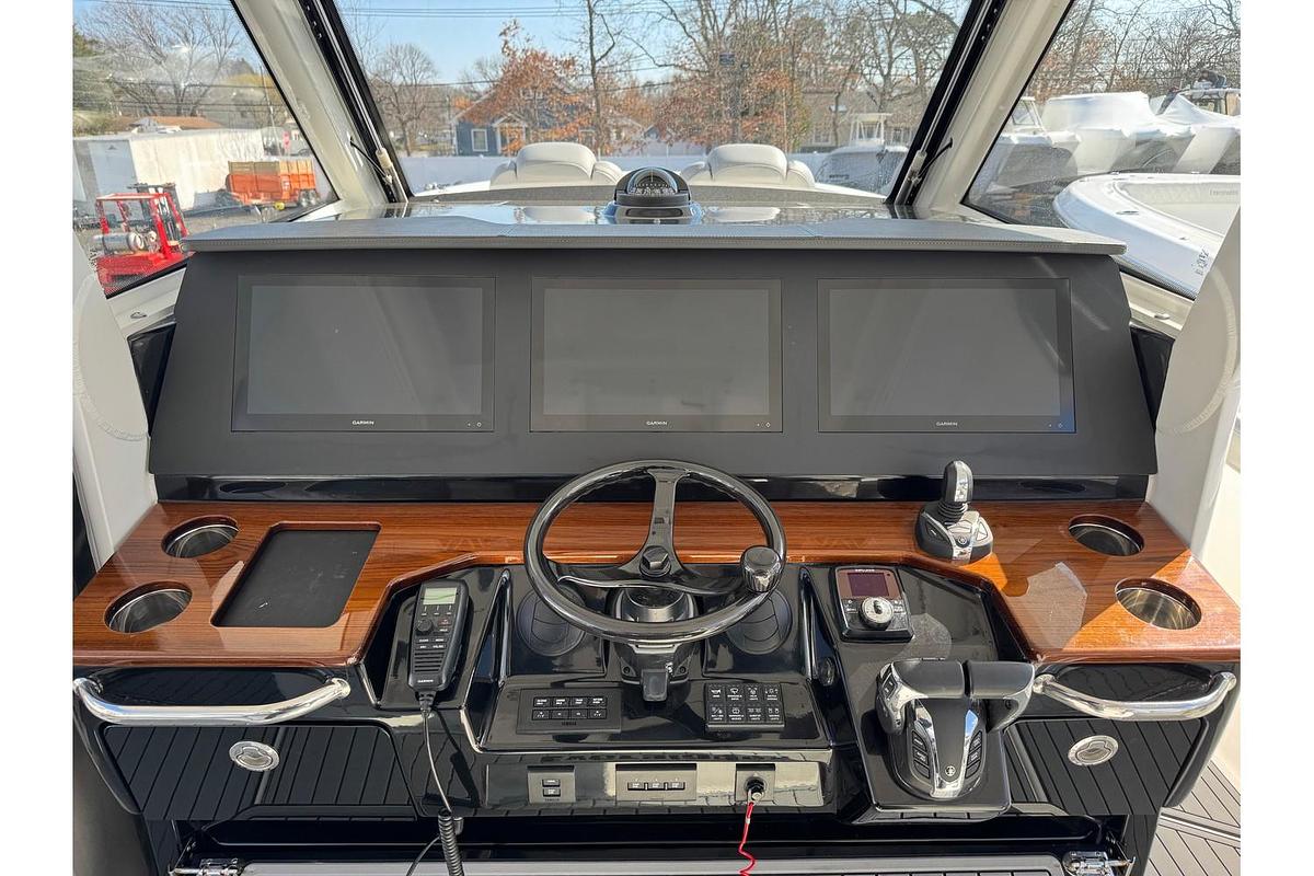 Used 2022 Everglades 395cc