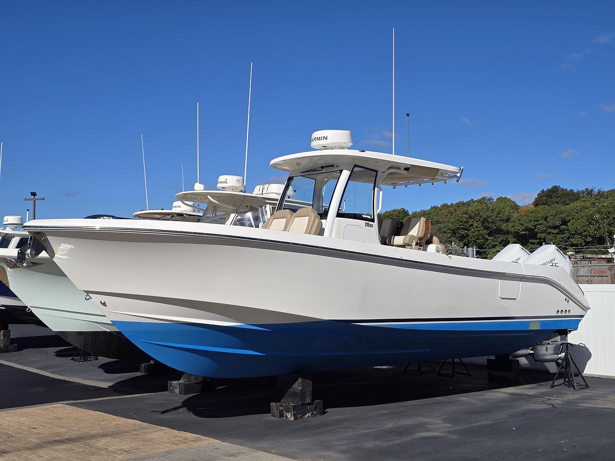 Used 2024 Everglades 315CC