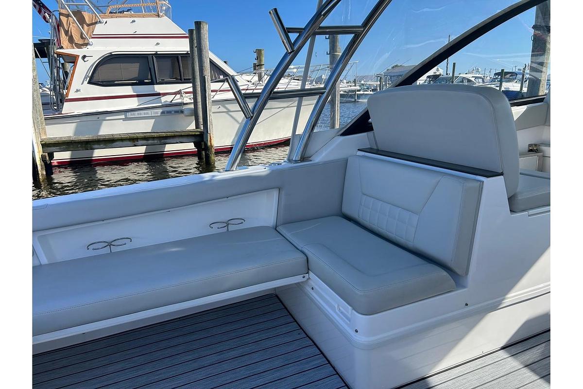 Used 2019 Everglades 340DC