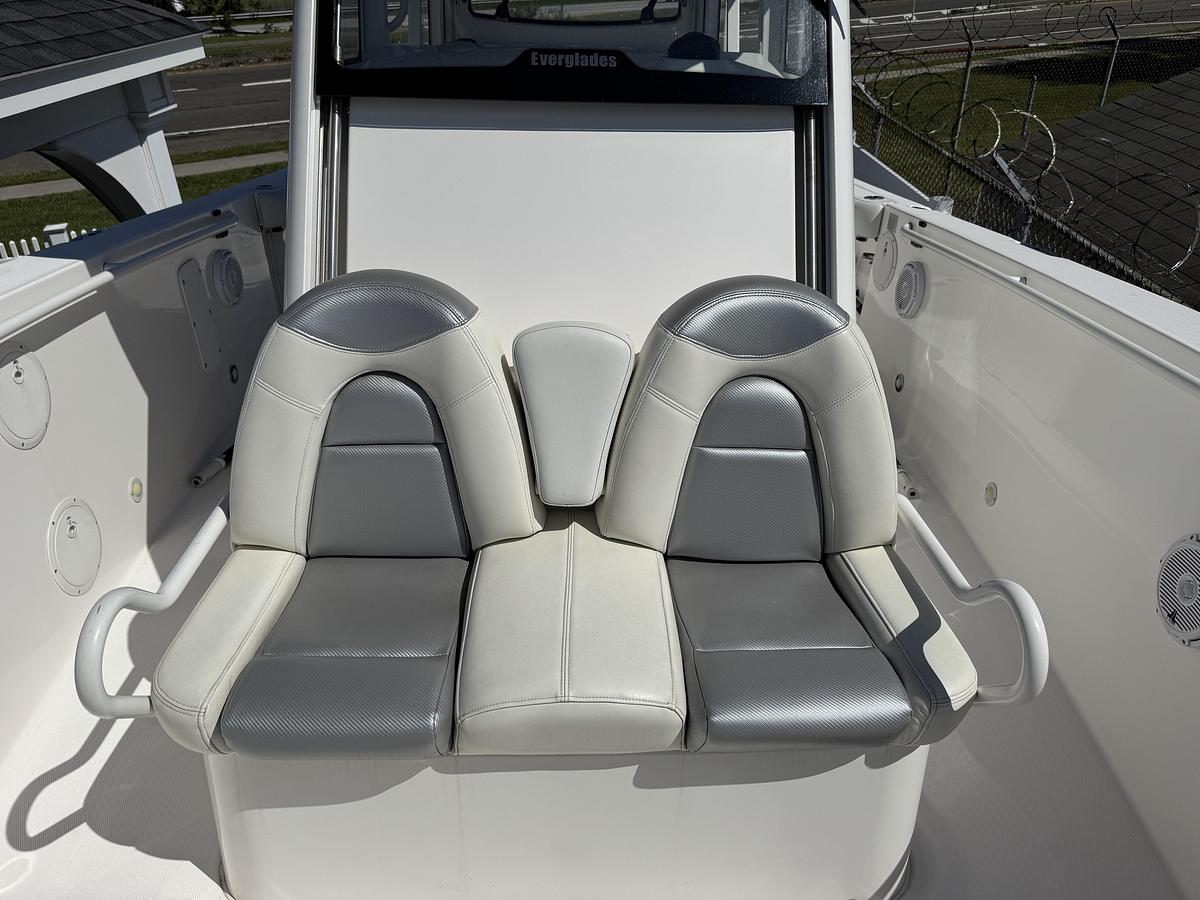 Used 2012 Everglades Boats 325 Pilot