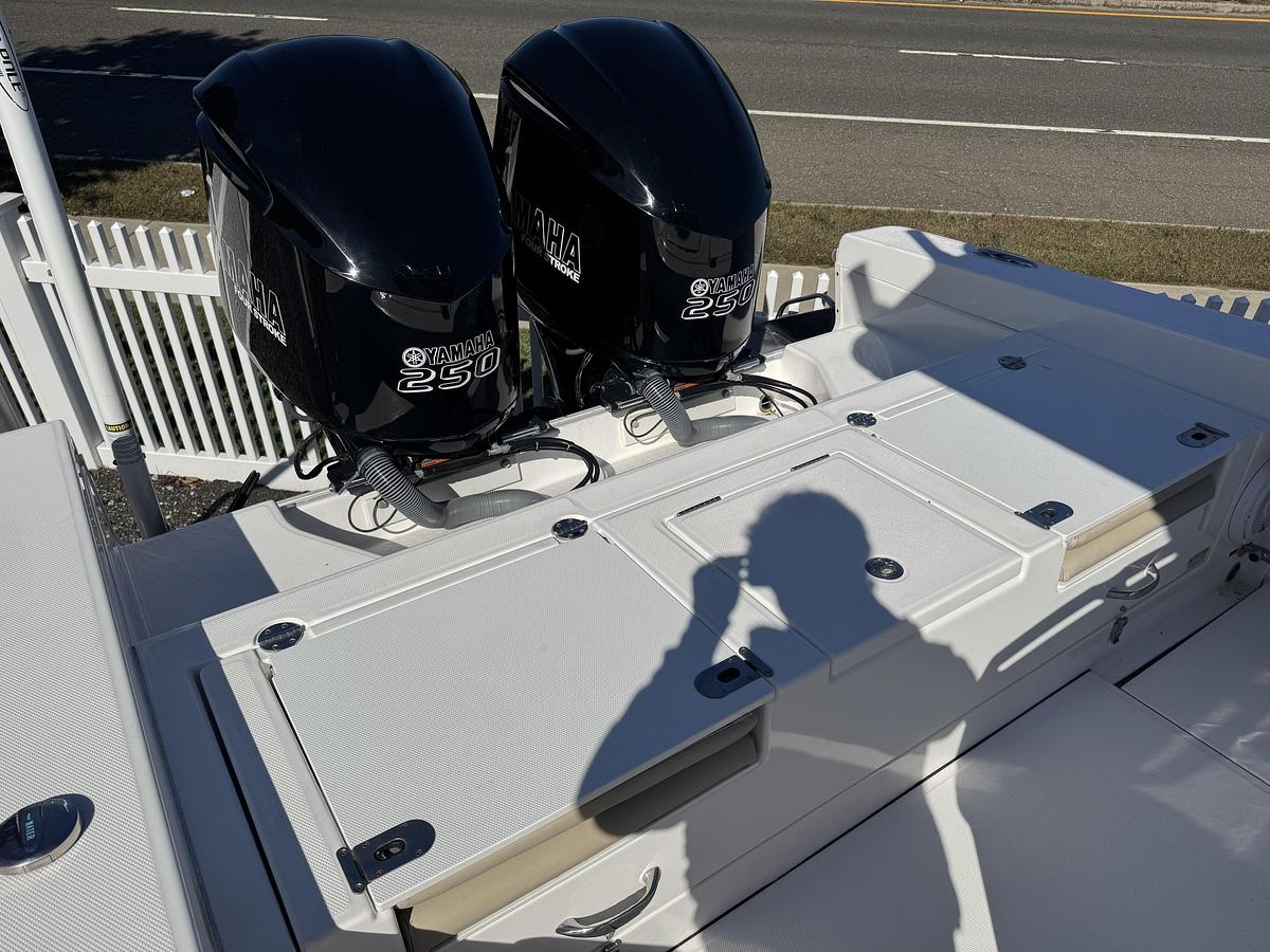 Used 2019 Everglades 273 Center Console