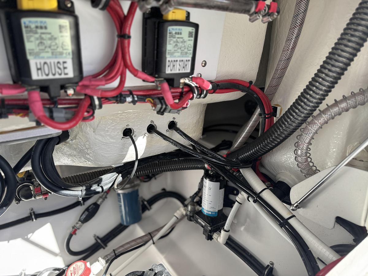 Used 2021 Everglades 295 Center Console