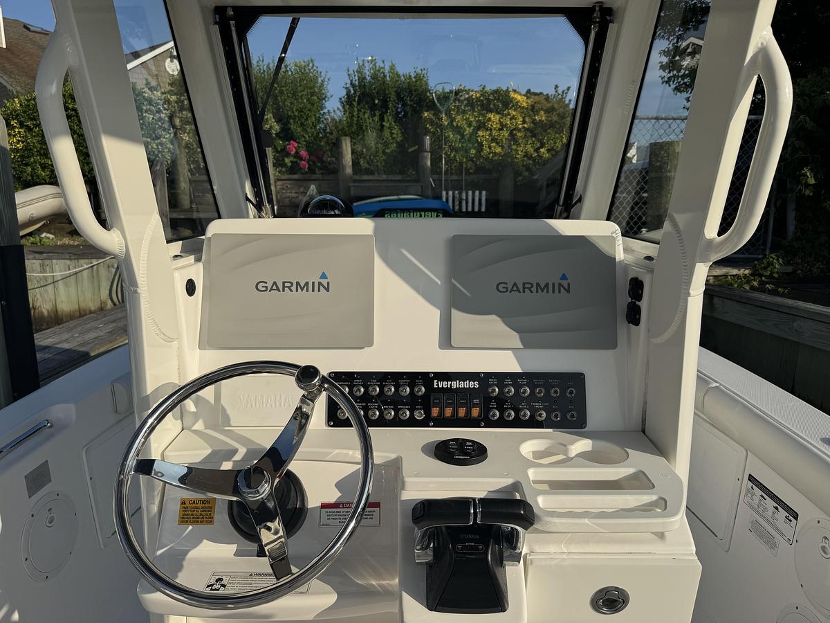 Used 2016 Everglades 255cc