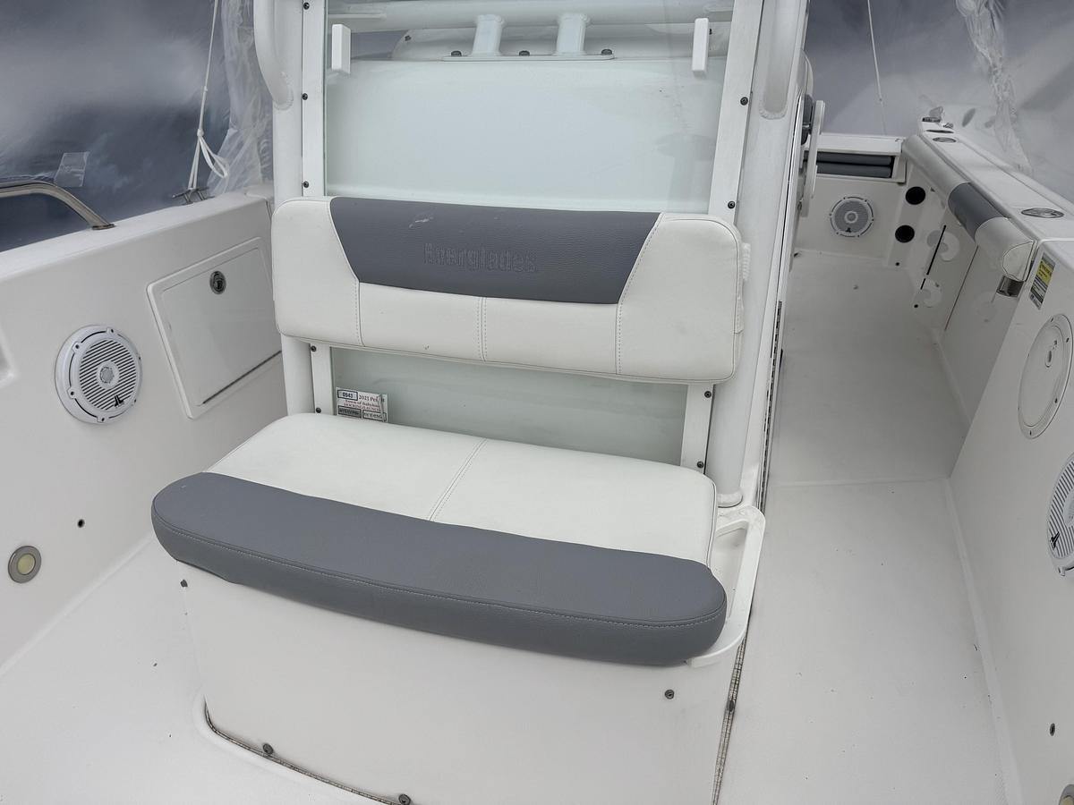 Used 2017 Everglades 230 Center Console