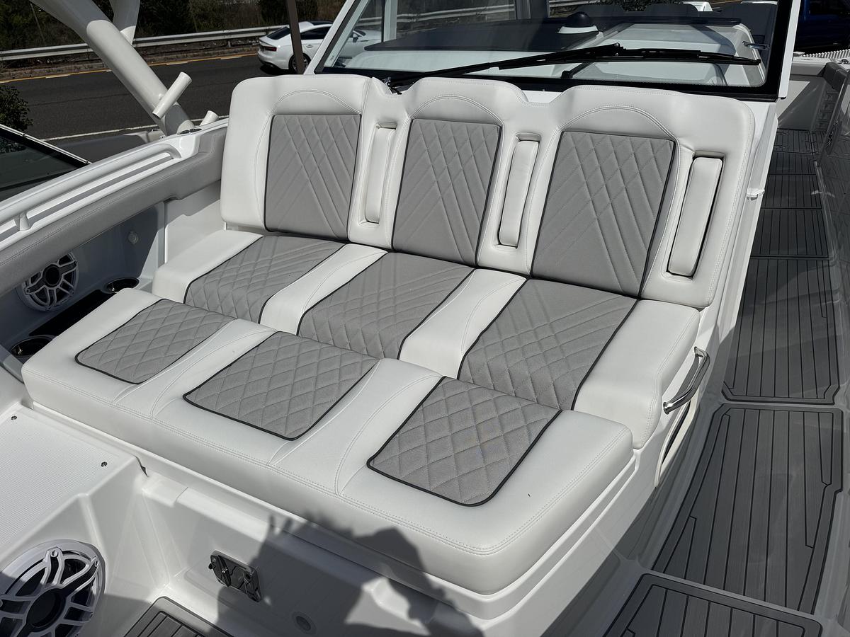 2026 Everglades 367CX