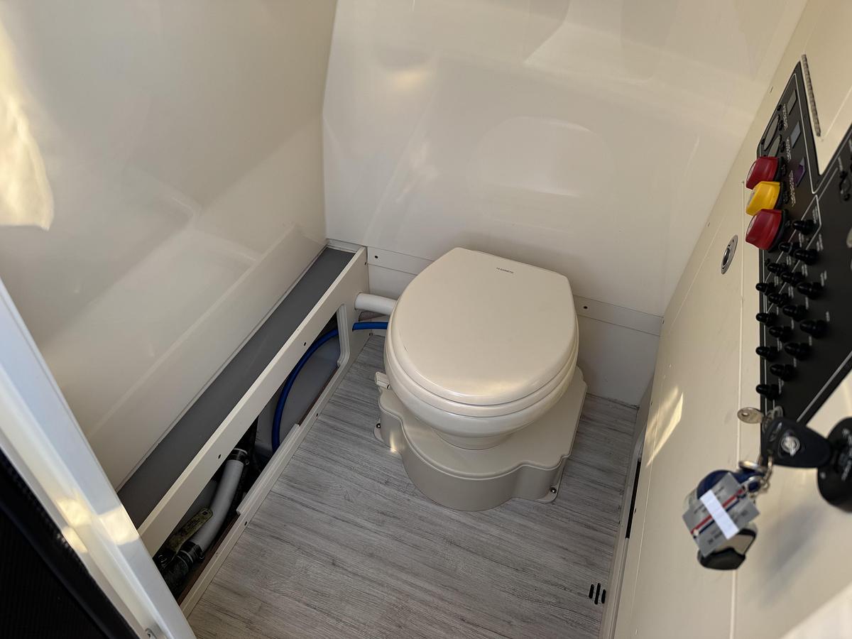 Used 2024 Scout 281 xss Carbon