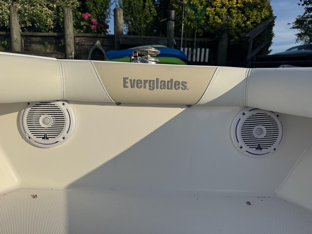 Used 2016 Everglades 255cc