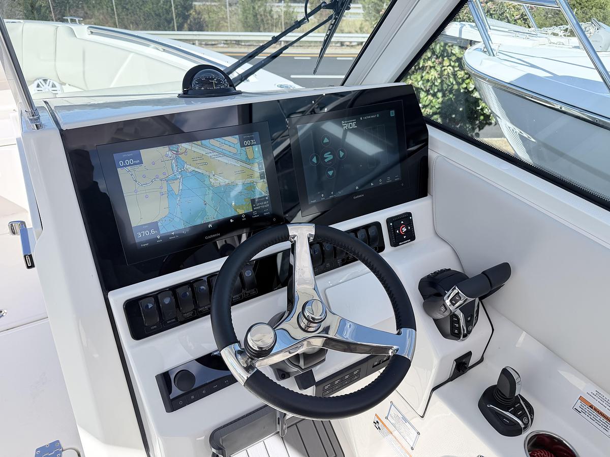 2027 Sailfish 276 DC
