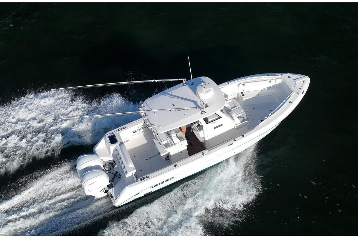 Used 2019 Everglades 295 Center Console