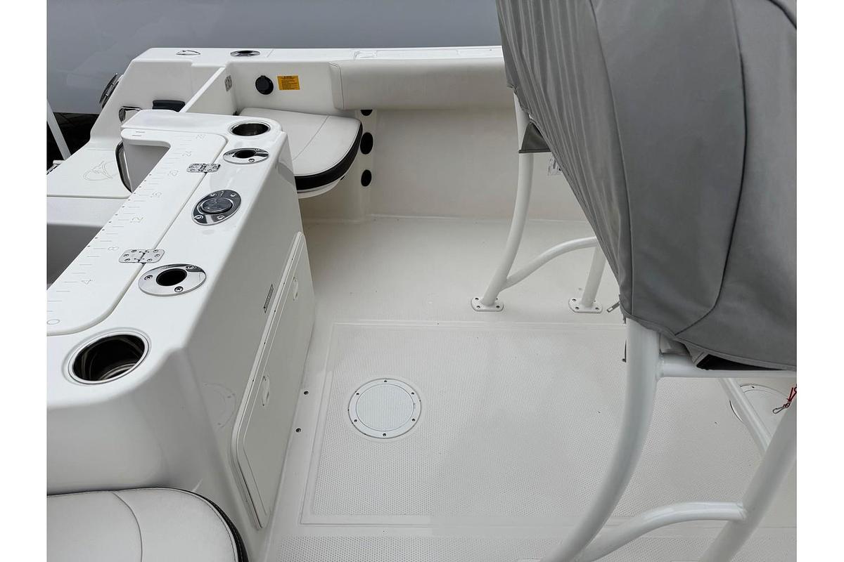 Used 2024 Sailfish 220 CC