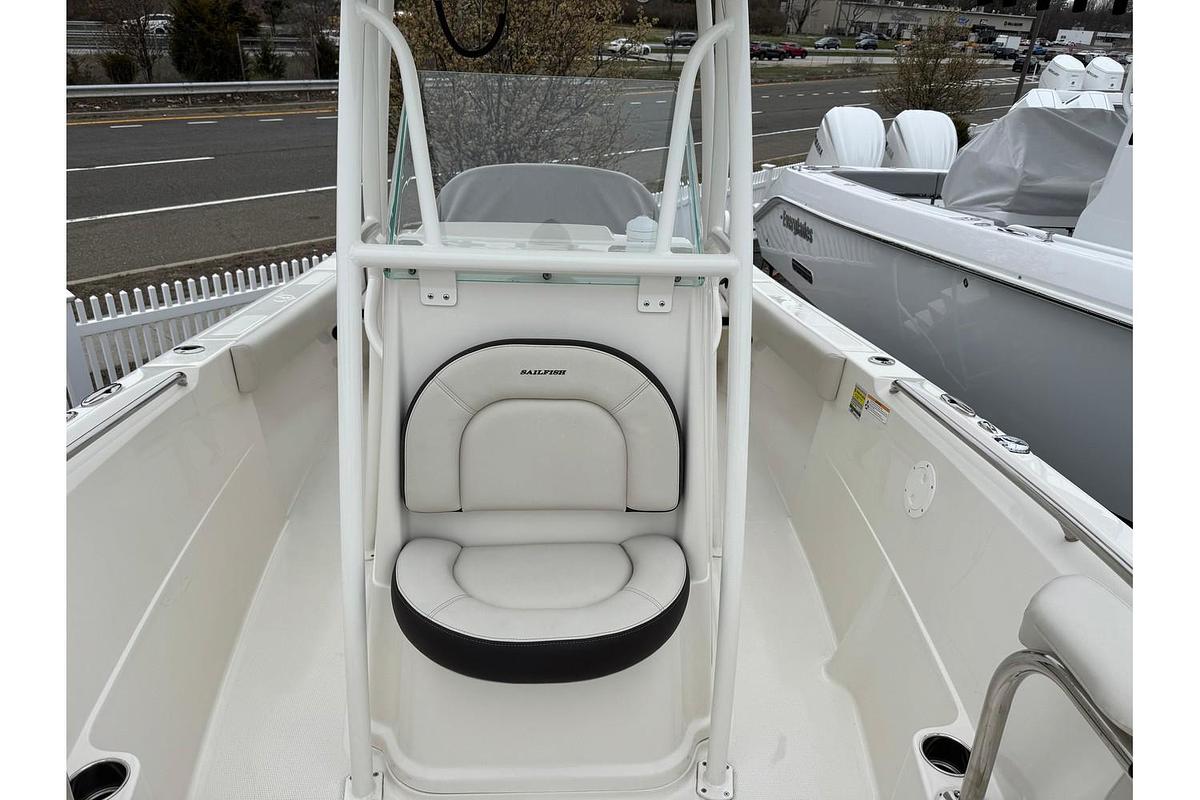 Used 2024 Sailfish 220 CC