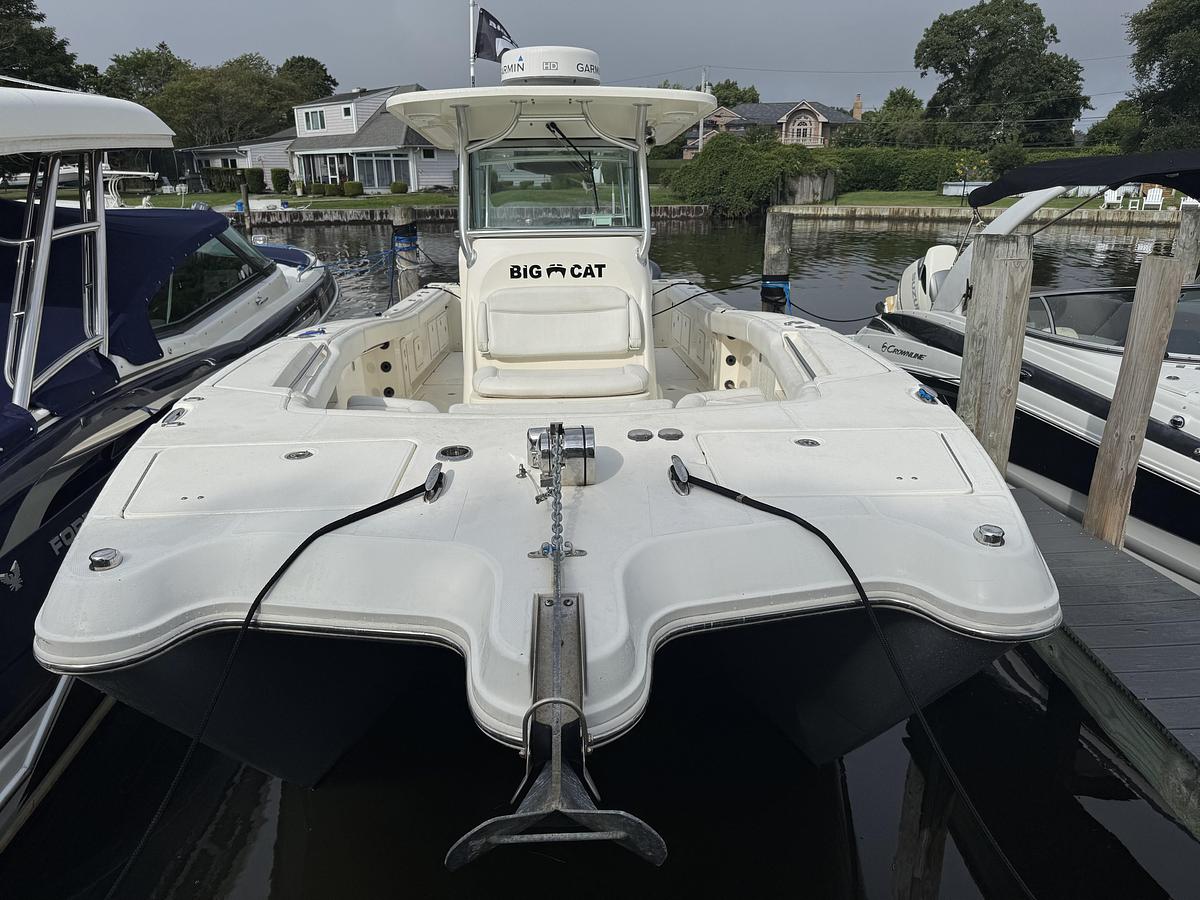 Used 2012 World Cat 320 CC