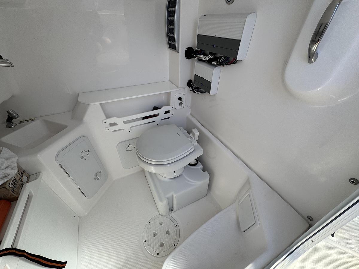 Used 2019 Everglades 295 Center Console