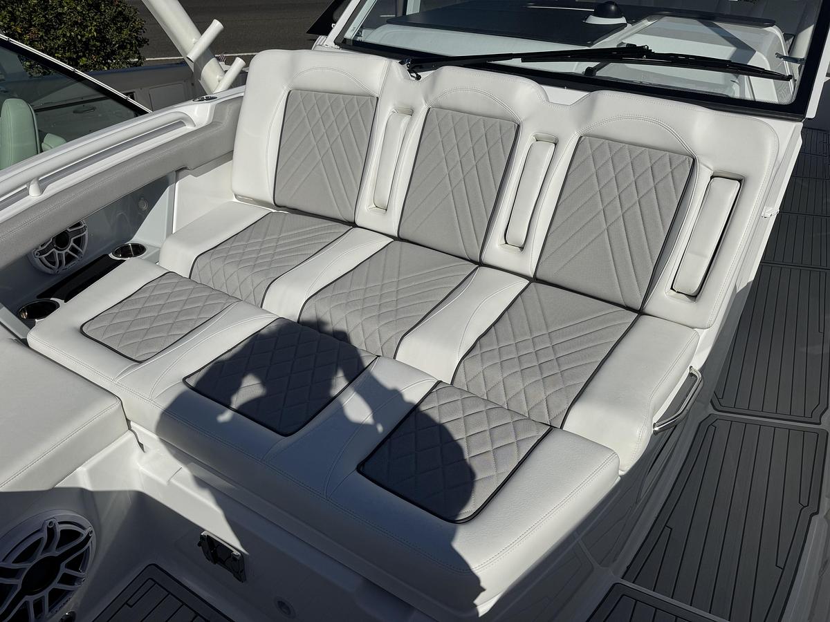 2026 Everglades 367CX