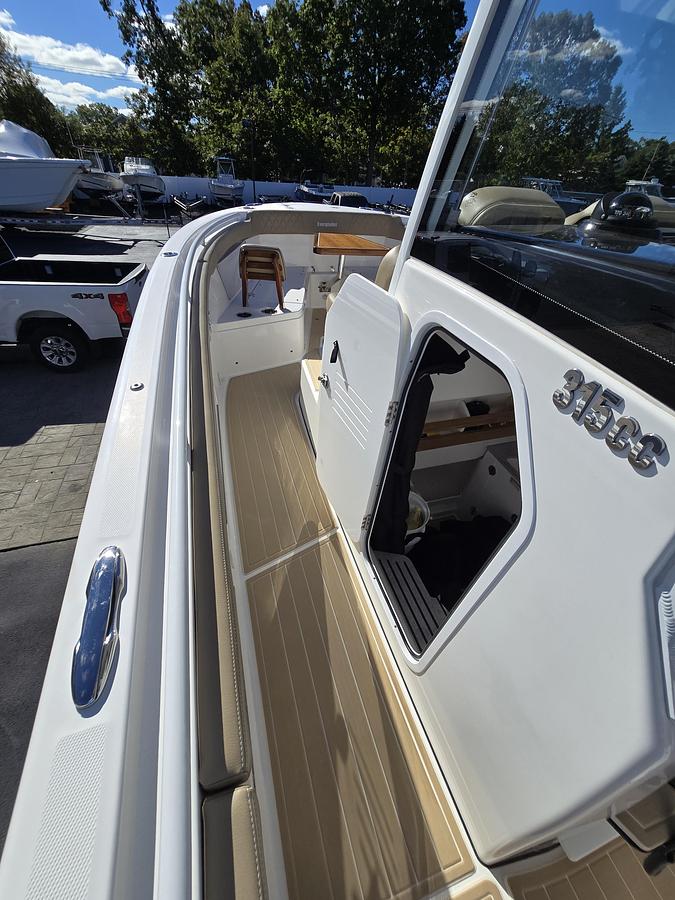 Used 2024 Everglades 315CC