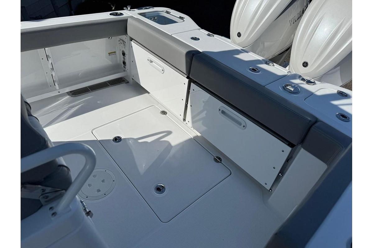 2025 Everglades 285 Center Console