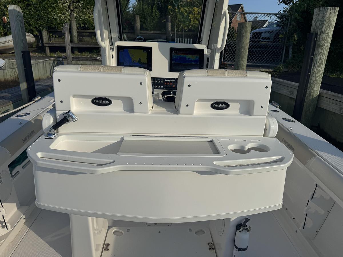 Used 2016 Everglades 255cc