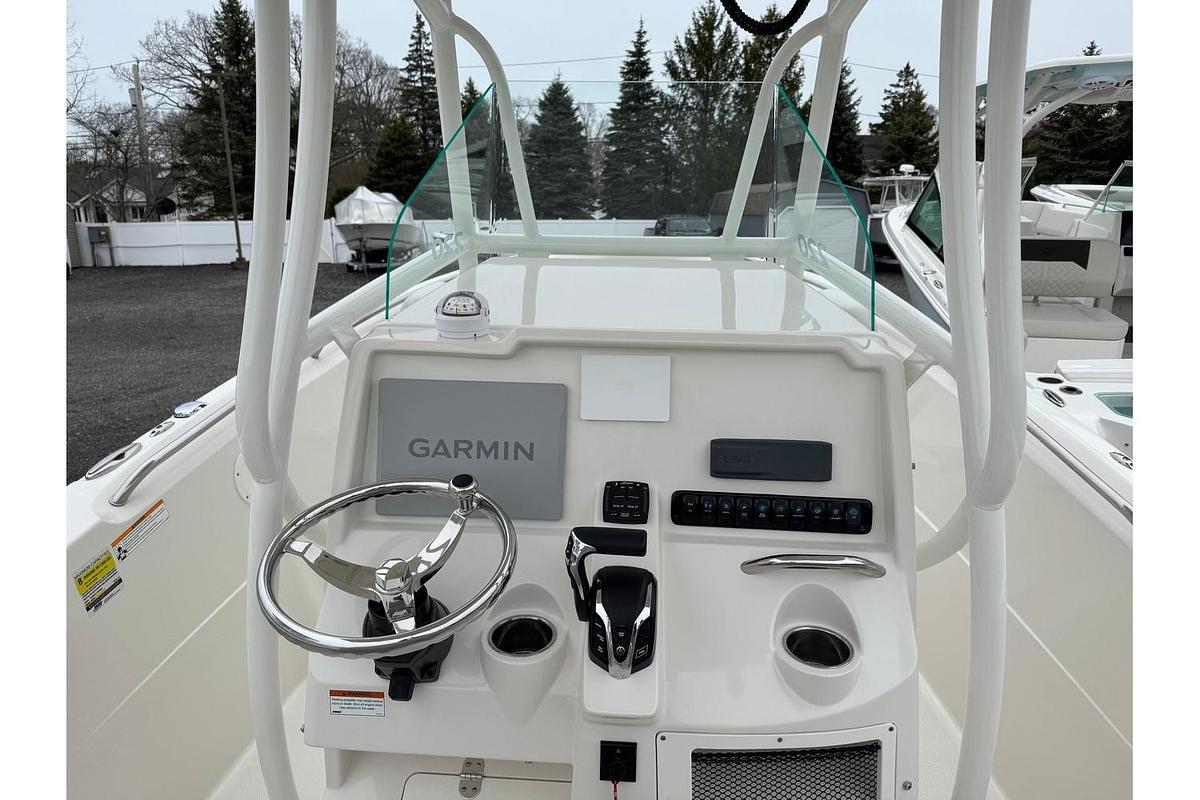 Used 2024 Sailfish 220 CC