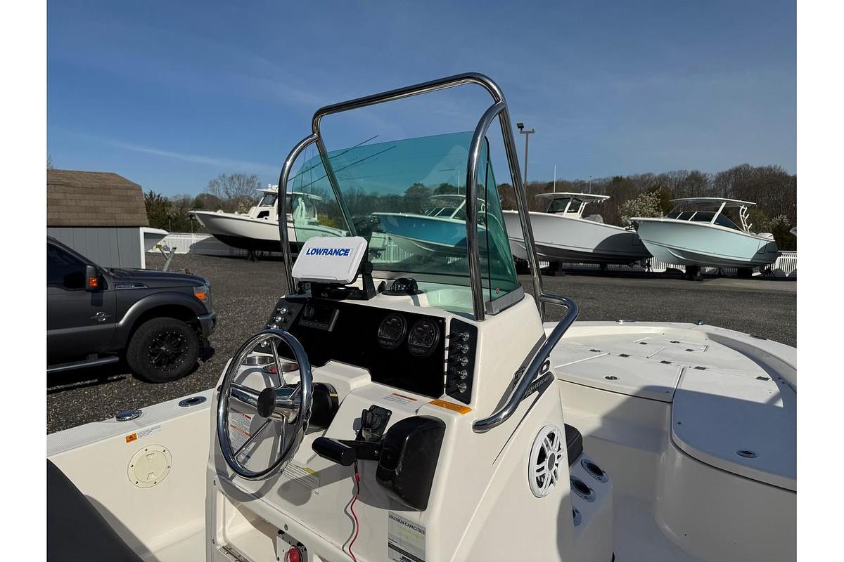 Used 2014 Robalo 206 Cayman