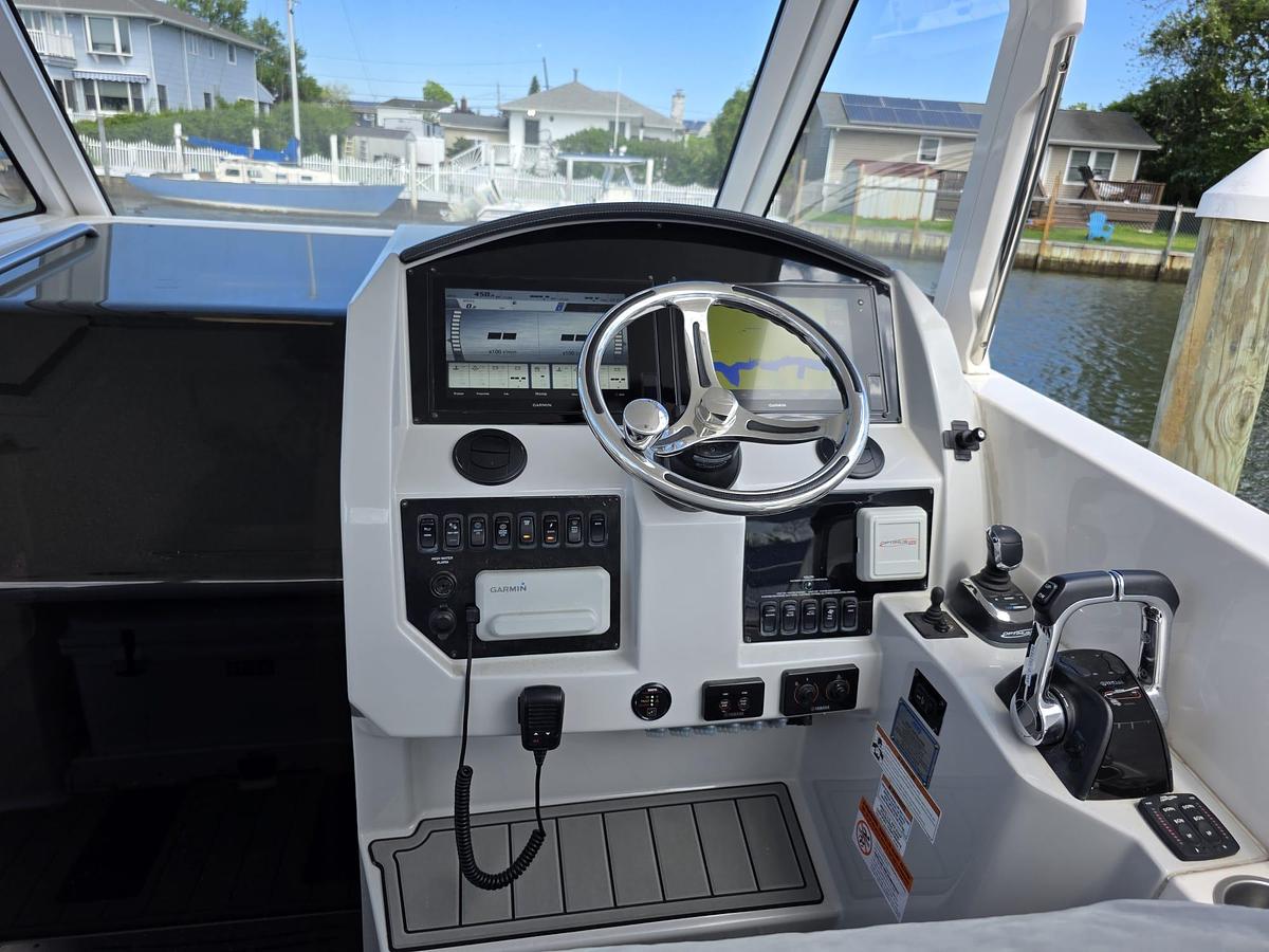 Used 2020 Regal 330SAV