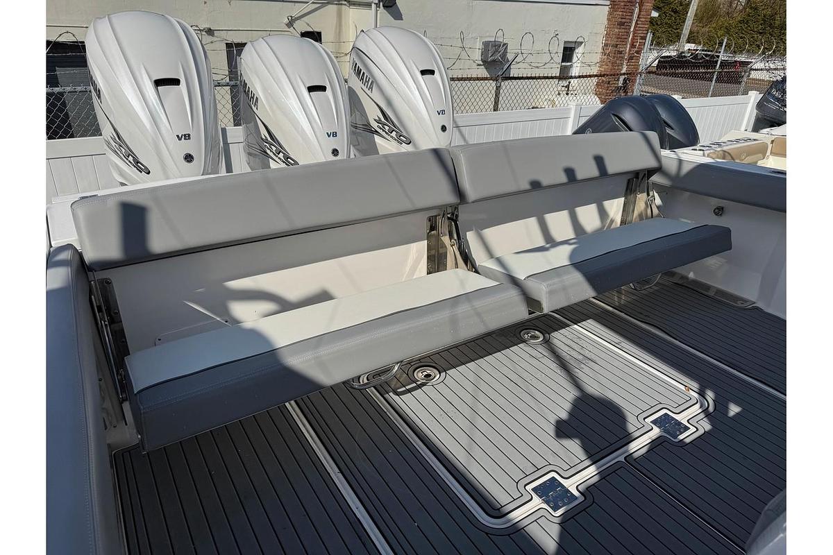 Used 2022 Everglades 395cc