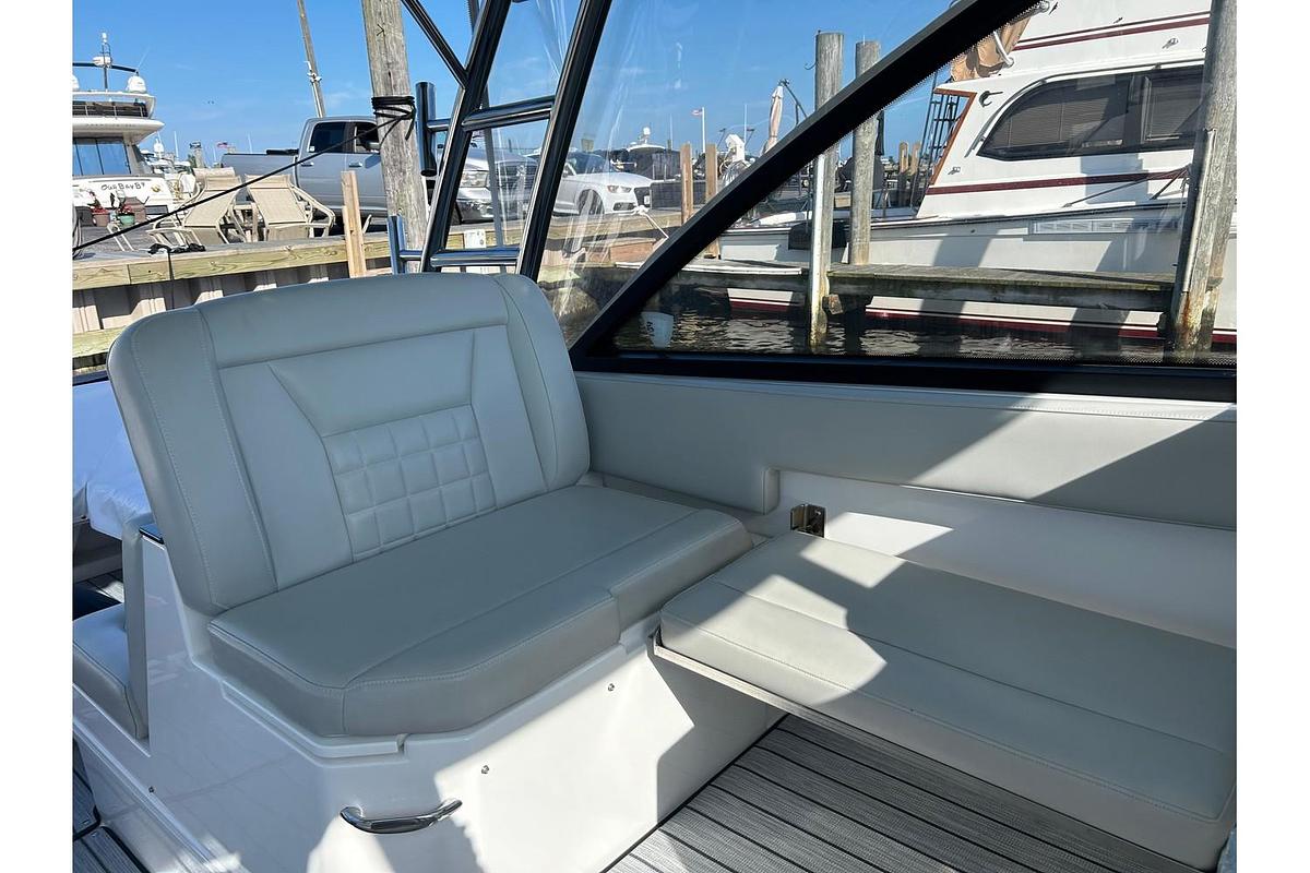 Used 2019 Everglades 340DC