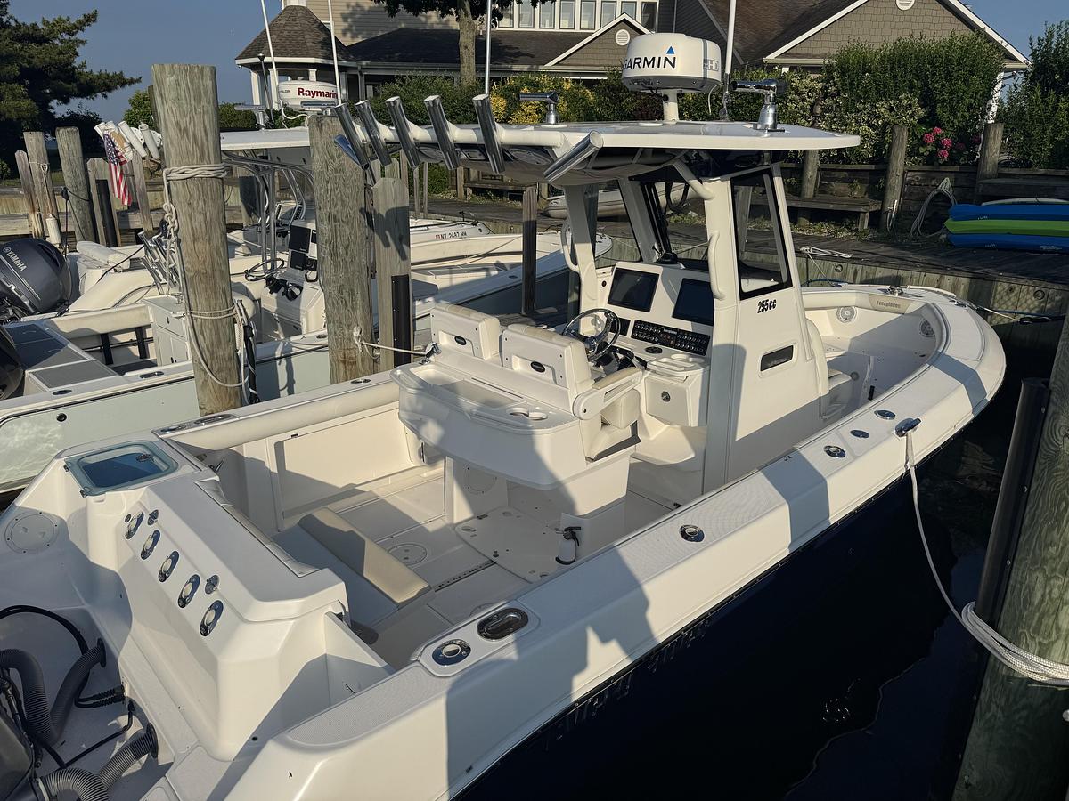 Used 2016 Everglades 255cc