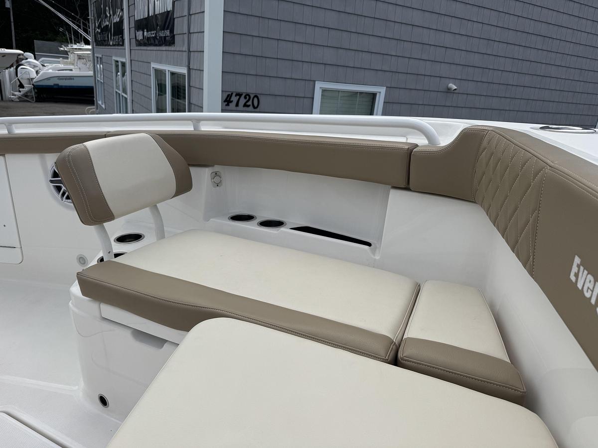 Used 2024 Everglades 315cc