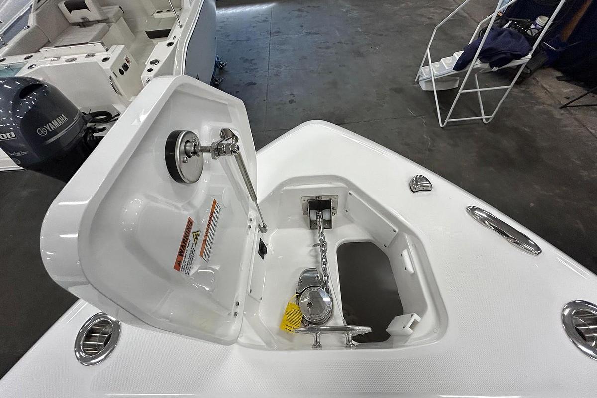 2024 Everglades 285 Center Console