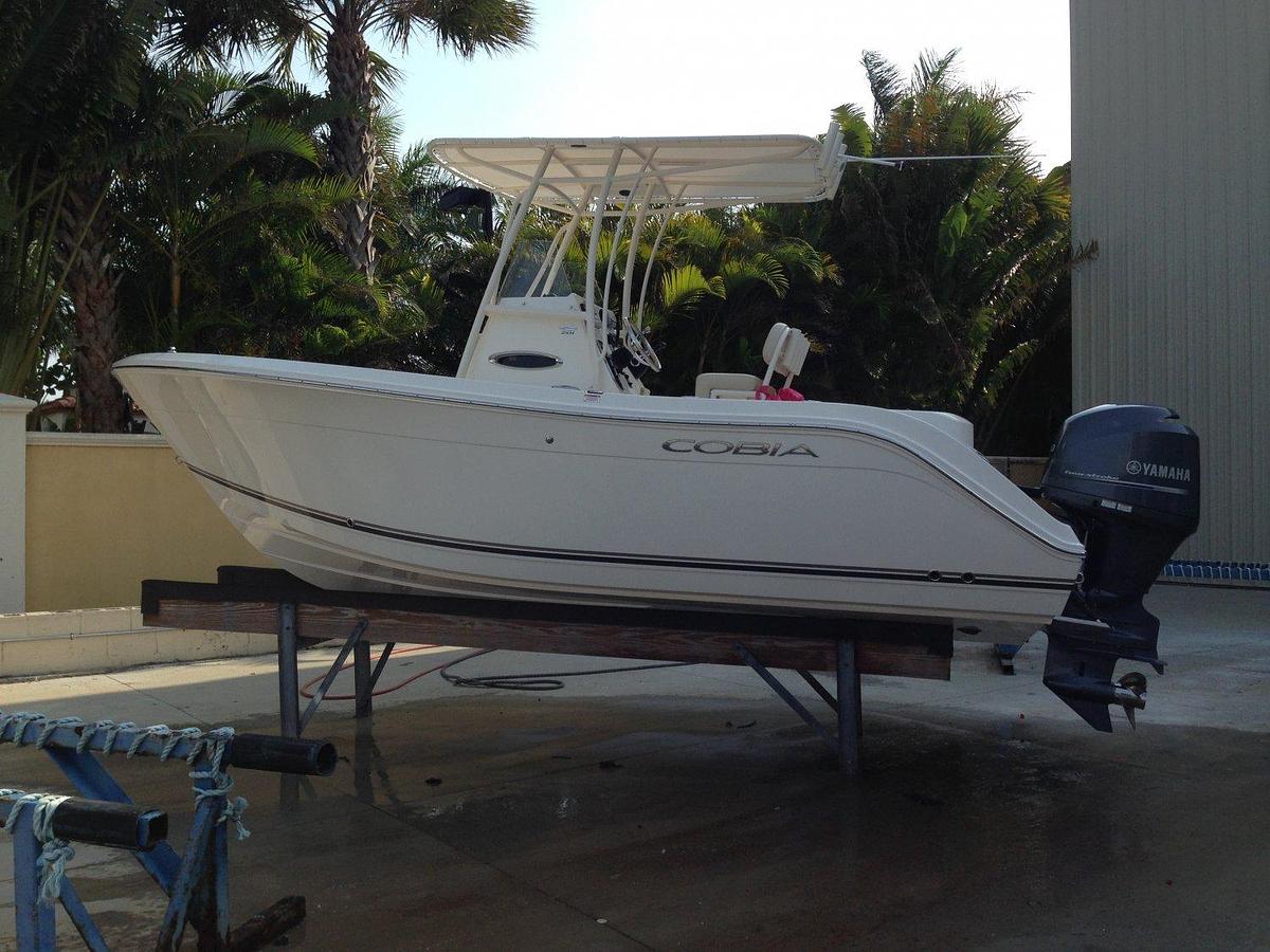 Used 2015 Cobia 201