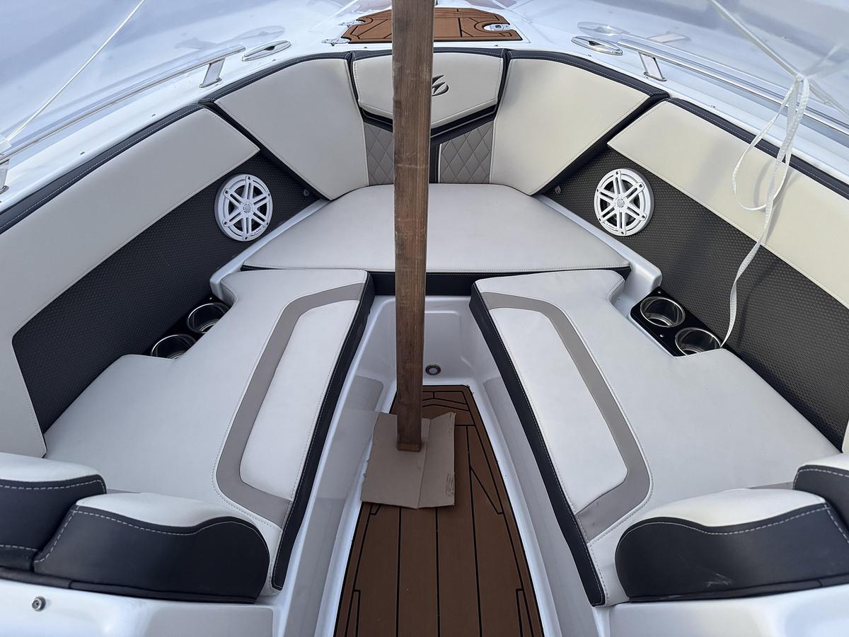 Used 2022 Monterey 235SS