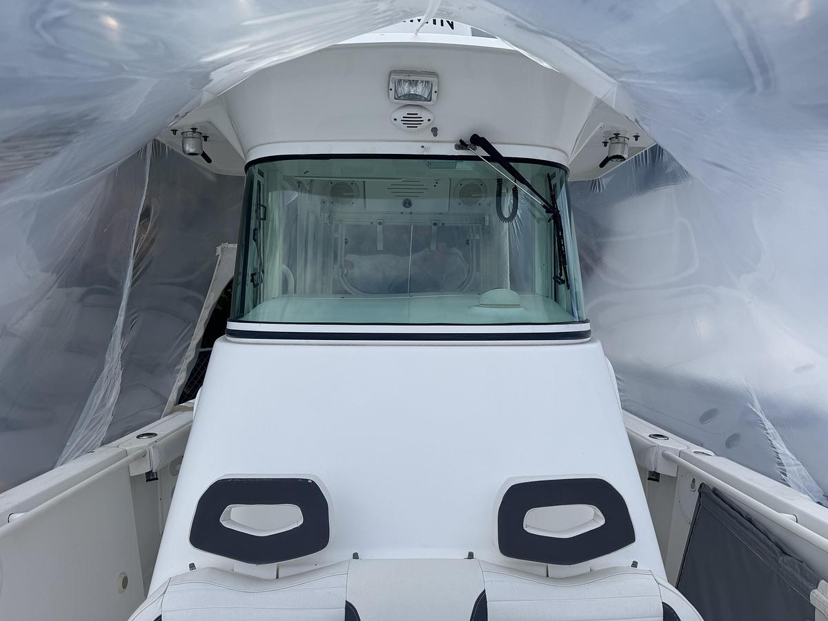 Used 2006 Everglades 290 Pilot
