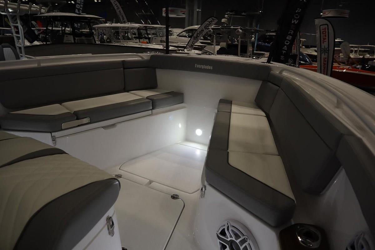 2025 Everglades 395 Center Console