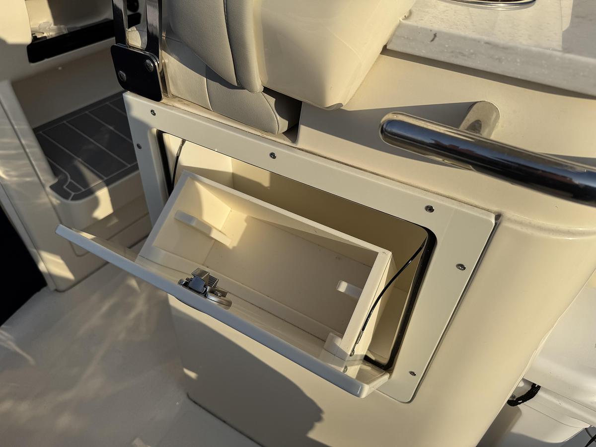 Used 2024 Scout 281 xss Carbon