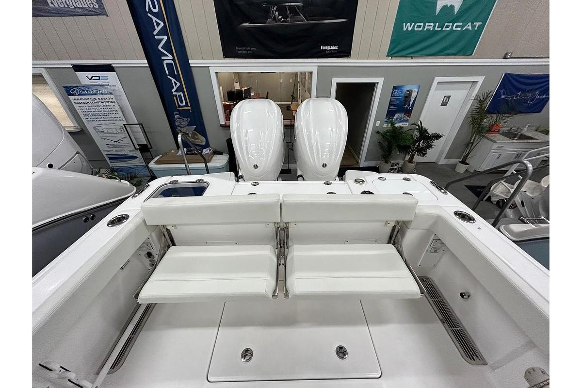 2024 Everglades 285 Center Console