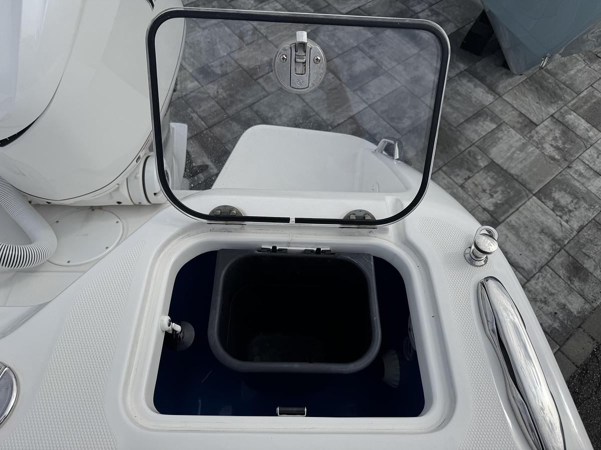 Used 2024 Everglades 315cc