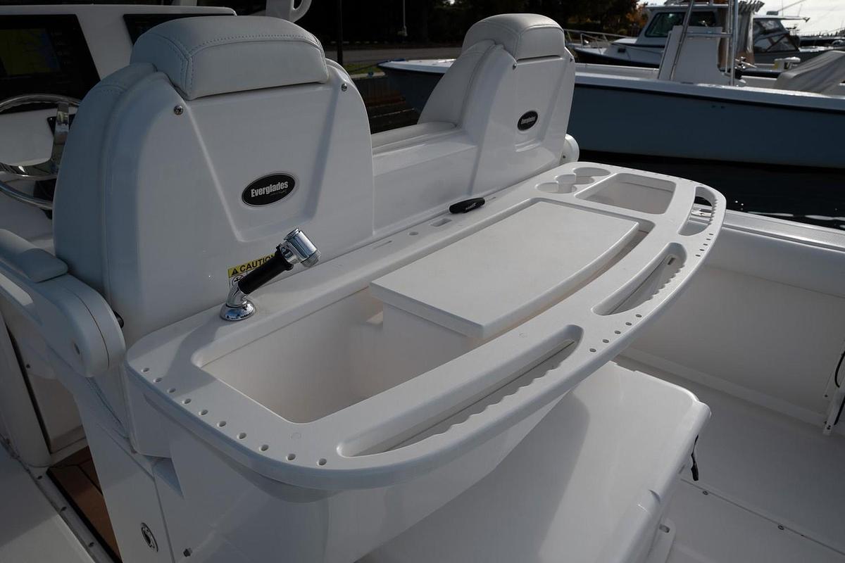 Used 2019 Everglades 295 Center Console
